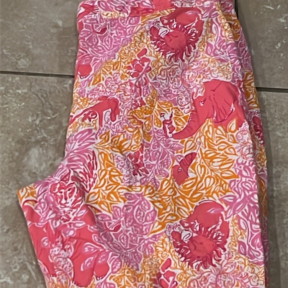 L⭐️Bogo ⭐️ Lilly Pulitzer Sz 10 vintage retro elephant lion capris - Picture 2 of 12